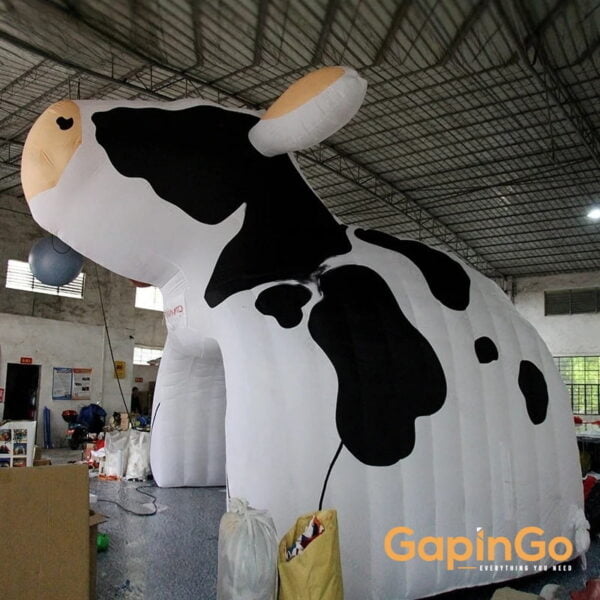 Animal Cartoon Model 6x5x6 Meters Inflatable Milk Cow Tunnel Tent With Custom Logo