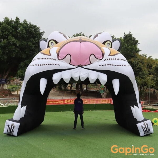 Customized 4x4.3x3.6 Meters Inflatable Tiger Model Tunnel For Decoration